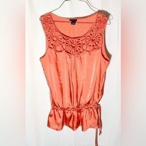 NUE  Options women’s  cinched waist top with floral cutouts.  Size L